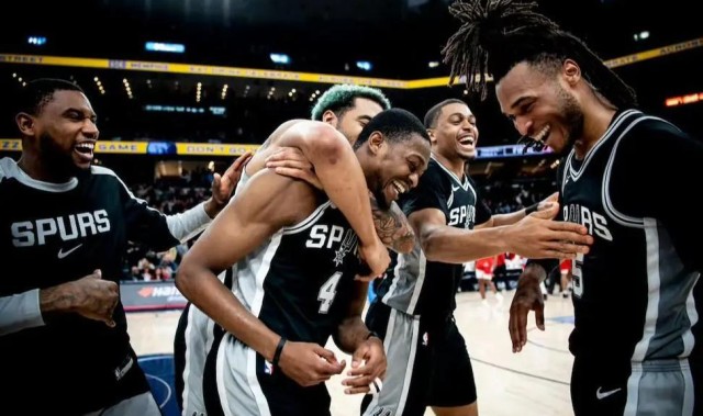 NG南宫28-包揽四项月度大奖，创造NBA历史！这队等了10年，终于彻底崛起了